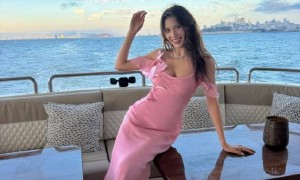 完美身材！谷爱凌晒照庆祝22岁生日 粉裙出镜抢眼