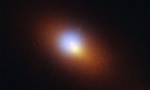 “太空鲨鱼”黑洞被发现：距地球 6 亿光年，偏离星系中心