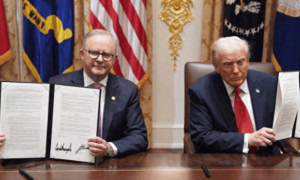 中美刚刚谈完，特朗普向战争部下了一道命令，引发全世界密切关注！中方呼吁赶紧停下，信号强烈