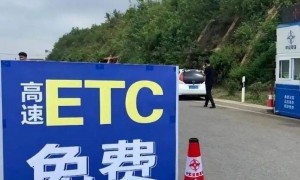 原创 
            高速ETC通道空空荡荡，人工通道却排长龙？收费员道出真相：这是迟早的事！
