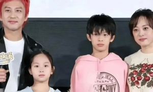 孙俪儿子帅到认不出！年仅14岁1米7又瘦又高，五官深邃帅过邓超