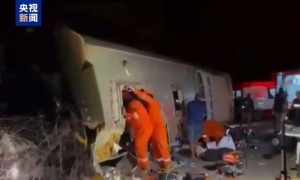 巴西东北部大巴翻车事故已致17人死亡
